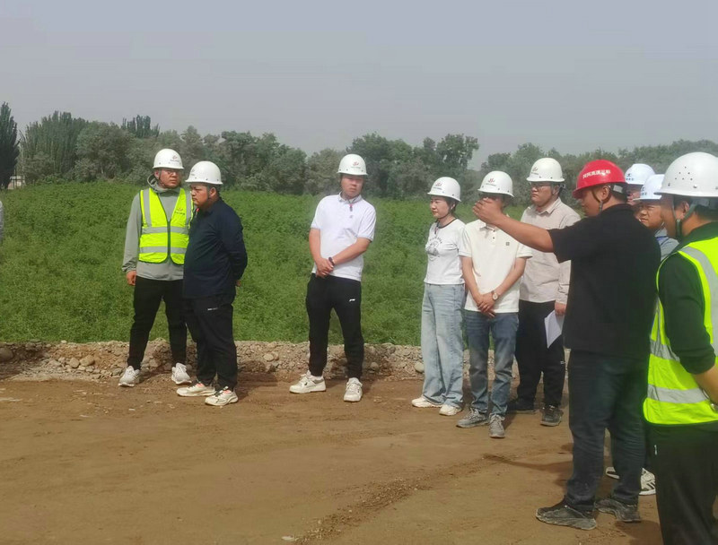中鐵二十一局阿阿高速公路項目標準化施工引行業“取經”